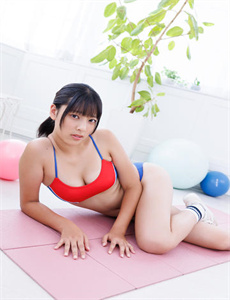 《影音天地-美女露着奶头光胸光屁屁还趴着打光屁》